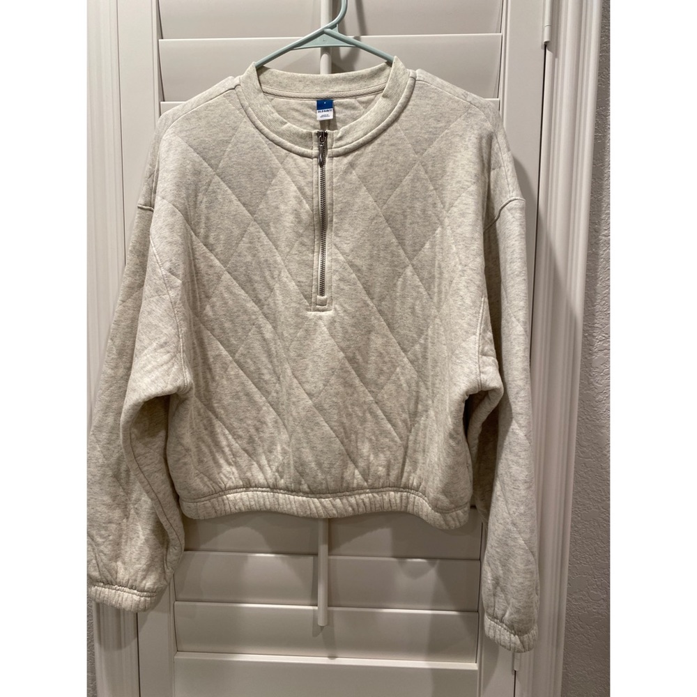 Old Navy quilted sweatshirt - Picture 2 of 9
